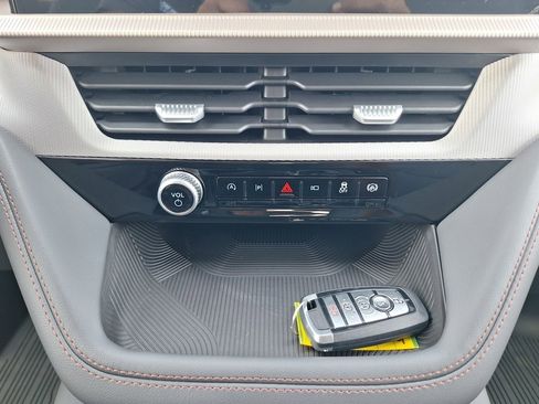 New 2025 Ford Explorer Active w/ Active Comfort Package image 11