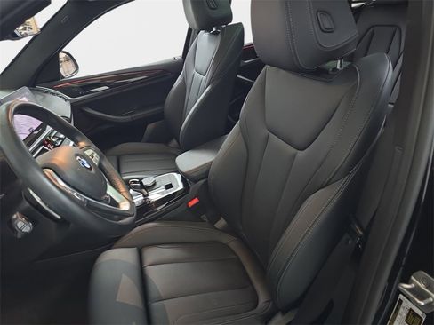 Used 2024 BMW X4 xDrive30i w/ Parking Assistance Package image 18