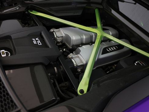 Used 2017 Audi R8 V10 w/ Carbon Exterior Package image 14