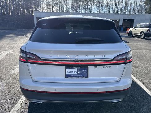 Used 2019 Lincoln Nautilus Select image 11