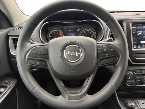 Used 2022 Jeep Cherokee Trailhawk image 12