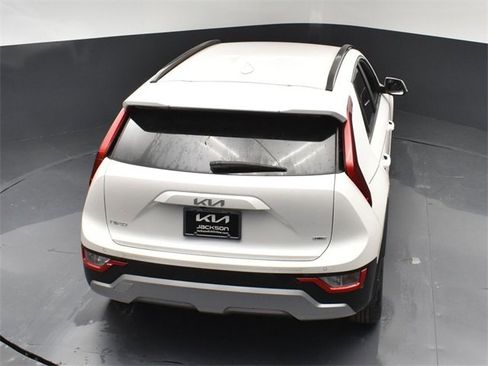 Used 2025 Kia Niro EX image 47