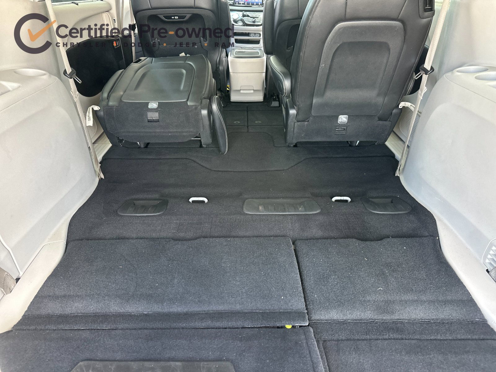 Used 2024 Chrysler Pacifica Touring-L FWD image 17