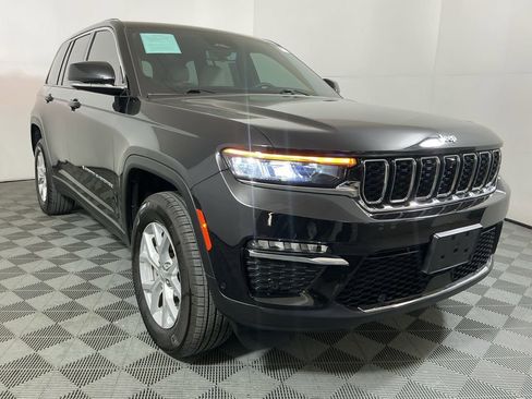 Used 2023 Jeep Grand Cherokee Limited w/ Luxury Tech Group II image 4
