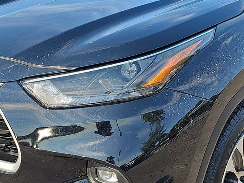 Used 2023 Toyota Highlander XLE AWD/4WD image 32