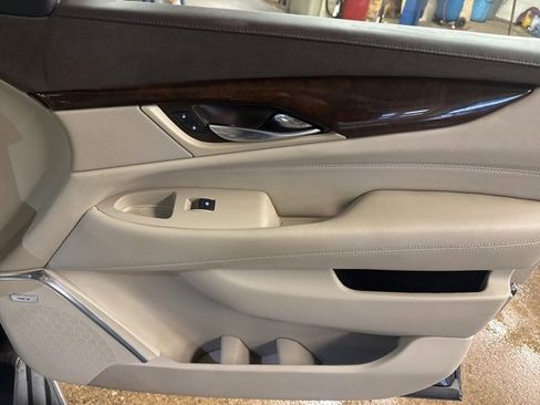 Used 2016 Cadillac Escalade Luxury image 27