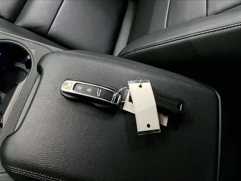 Used 2025 Porsche Cayenne image 12