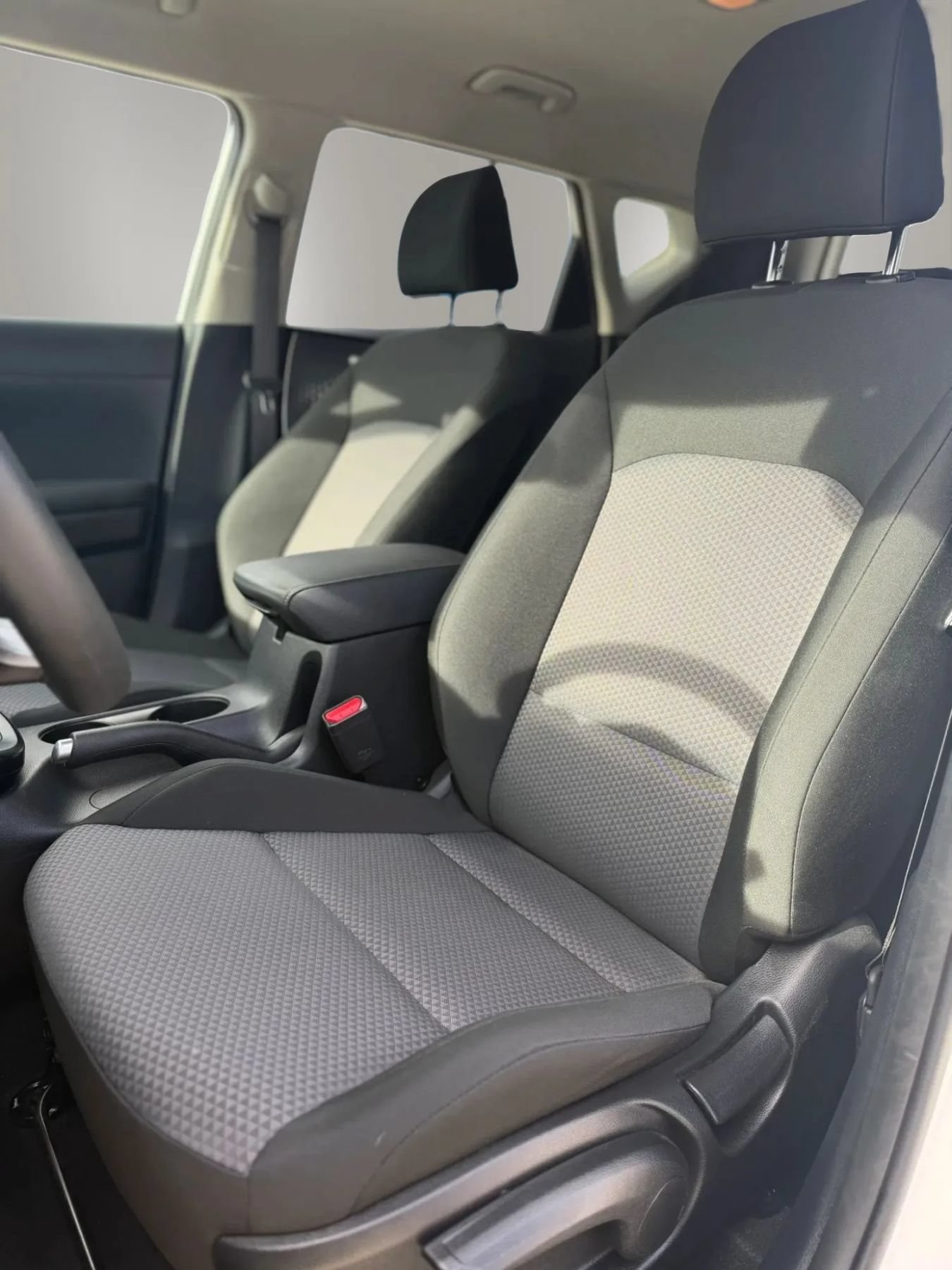 Used 2025 Kia Soul LX w/ LX Technology Package FWD image 16