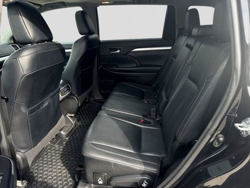 Used 2018 Toyota Highlander XLE image 6