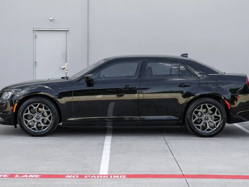 Used 2018 Chrysler 300 S AWD/4WD image 16