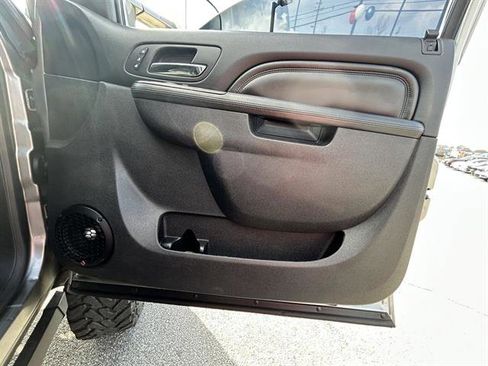 Used 2014 GMC Sierra 2500 Denali w/ Suspension Package, Off-Road image 23