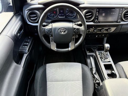 Used 2020 Toyota Tacoma TRD Off-Road image 2