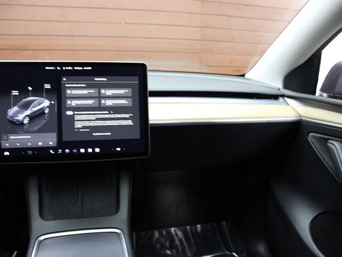 Used 2023 Tesla Model Y Long Range image 21