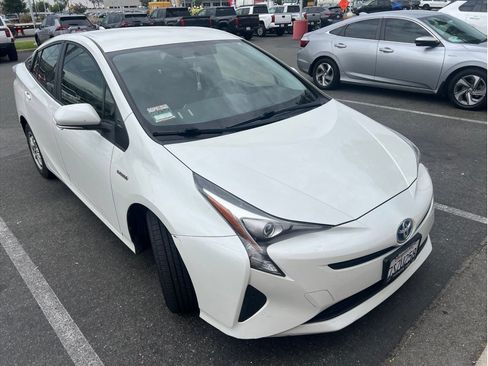 Used 2016 Toyota Prius Two FWD image 3