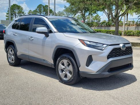 Used 2022 Toyota RAV4 XLE w/ Convenience Package AWD/4WD image 3