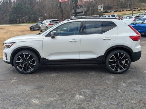 New 2026 Volvo XC40 B4 Plus w/ Climate Package image 3