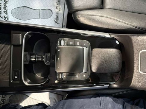 Used 2023 Mercedes-Benz GLB 250 w/ Premium Package image 18