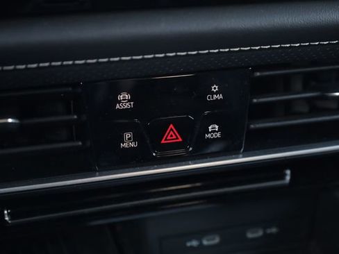 Used 2025 Volkswagen Atlas SE image 18