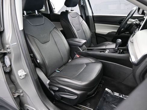 Used 2022 Jeep Compass Limited image 45