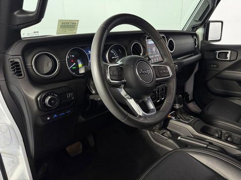 Used 2023 Jeep Wrangler Unlimited Sahara AWD/4WD image 22