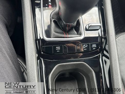 Used 2025 Jeep Compass Trailhawk AWD/4WD image 14