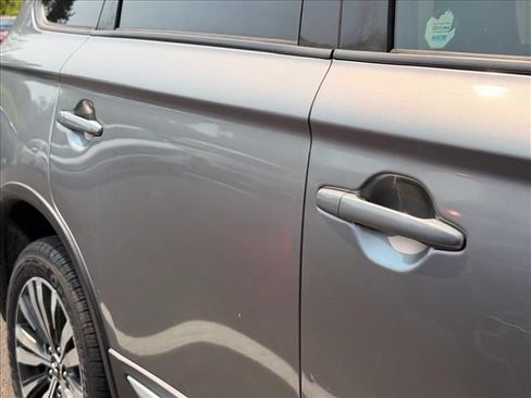 Used 2020 Mitsubishi Outlander SE AWD/4WD image 14