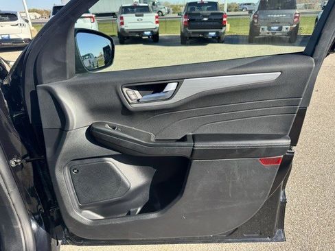 Certified 2025 Ford Escape Platinum w/ Premium Technology Package image 34