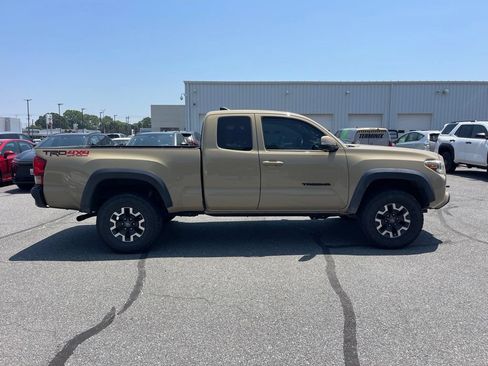 Used 2016 Toyota Tacoma TRD Off-Road w/ Towing Package AWD/4WD image 6