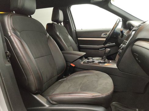 Used 2018 Ford Explorer XLT w/ Equipment Group 202A image 21