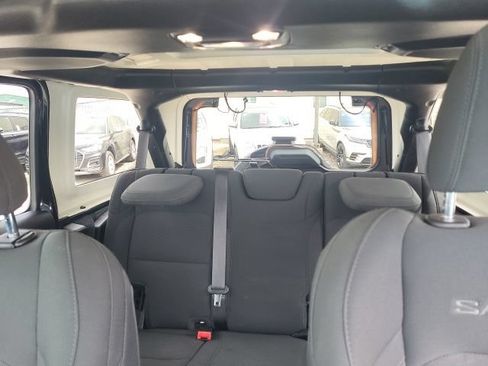 Used 2021 Jeep Wrangler Unlimited Sahara w/ Uconnect 4C Nav & Sound Group AWD/4WD image 13