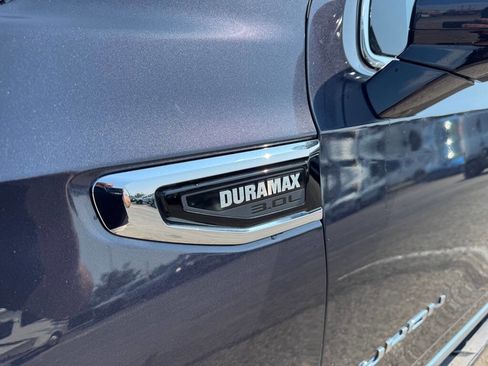 Used 2024 GMC Yukon XL SLT image 10