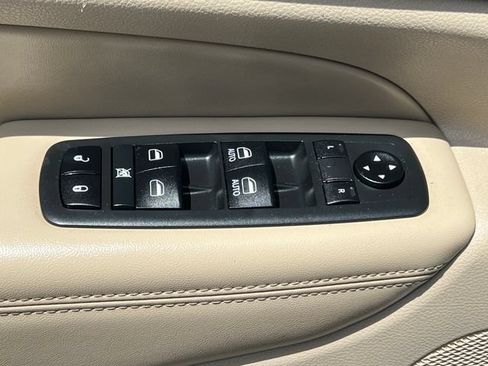 Used 2019 Jeep Grand Cherokee Limited AWD/4WD image 16