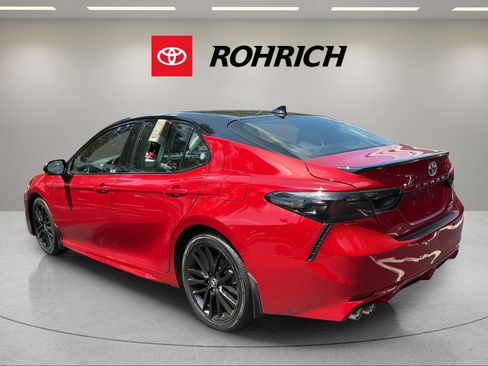 Used 2022 Toyota Camry XSE w/ Navigation Upgrade Package FWD image 8