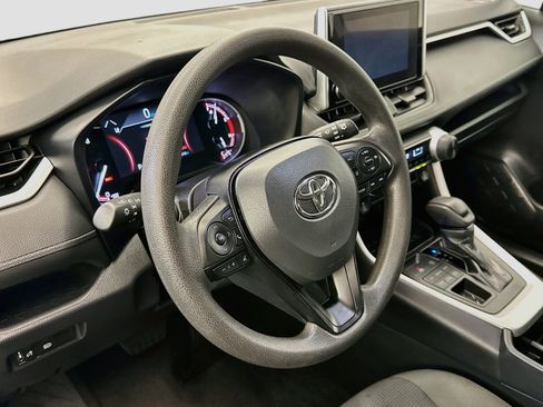 Used 2025 Toyota RAV4 LE AWD/4WD image 18