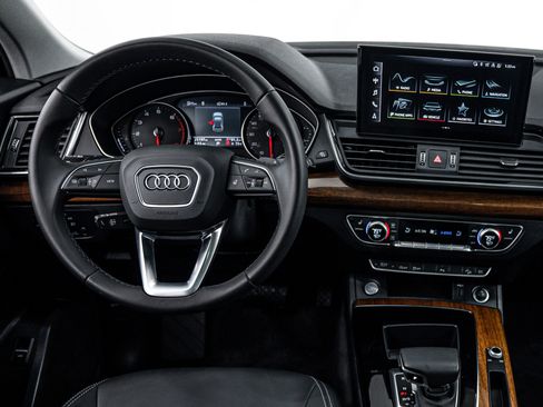 Certified 2023 Audi Q5 Premium w/ Convenience Package image 9