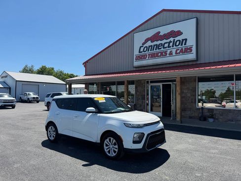 Used 2022 Kia Soul LX FWD image 2