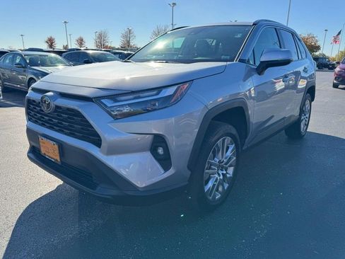 Used 2025 Toyota RAV4 XLE Premium image 8