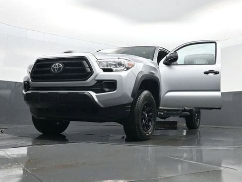 Used 2020 Toyota Tacoma SR w/ SX Package image 31