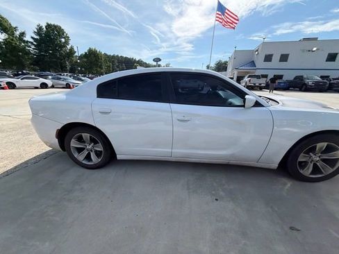 Used 2017 Dodge Charger SXT RWD image 17
