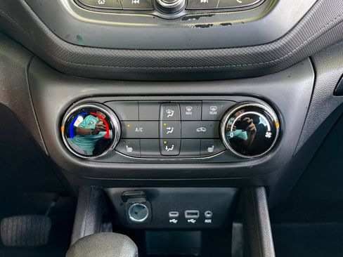 Used 2023 Chevrolet TrailBlazer LT FWD image 22