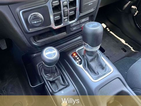 Used 2023 Jeep Wrangler Unlimited image 32