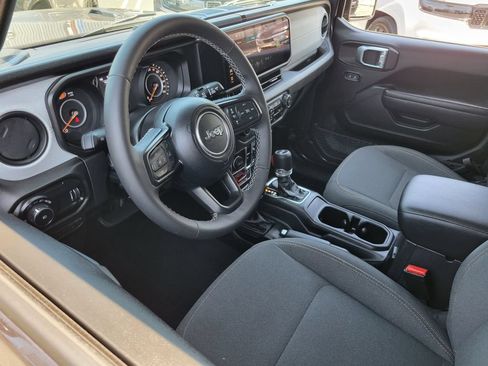 Used 2025 Jeep Wrangler Unlimited Sport AWD/4WD image 3