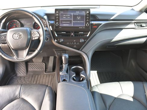 Used 2022 Toyota Camry XSE FWD image 16
