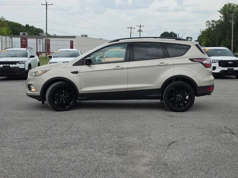 Used 2017 Ford Escape SE w/ Equipment Group 201A FWD image 4