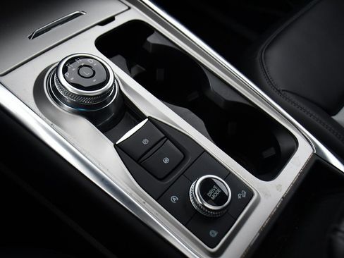 Used 2023 Ford Explorer XLT w/ Equipment Group 202A image 34