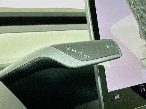 Used 2022 Tesla Model Y Long Range image 21