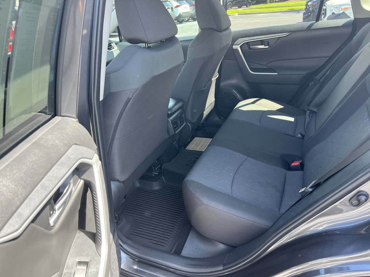 Used 2025 Toyota RAV4 XLE FWD image 32