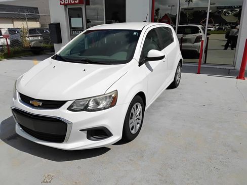 Used 2017 Chevrolet Sonic LT image 2