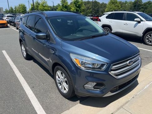 Used 2018 Ford Escape SE FWD image 2