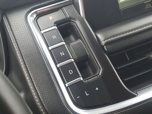 Used 2023 GMC Yukon XL SLT image 22